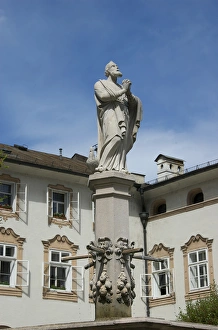 Images Dated 28th April 2009: Europe, Austria, Salzburg Stadt, Salzburg, Residenzplatz fountain