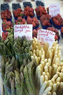 Europe, Austria, Salzburg Stadt, Salzburg, fresh fruit and vegetables for sale