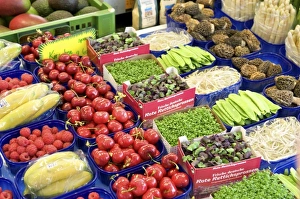 Europe, Austria, Salzburg Stadt, Salzburg, fresh fruit and vegetables for sale