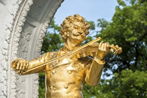 Images Dated 24th May 2010: Europe, Austria, Vienna, Stadtpark, Johann Strauss monument