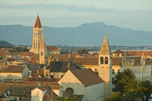 Images Dated 28th September 2006: Europe, Croatia, Dalmatia, Trogir, a UNESCO World Heritage site. Red tile roofs