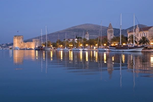 Images Dated 28th September 2006: Europe, Croatia, Dalmatia, Trogir, a UNESCO World Heritage site. Boats, historic stone buildings