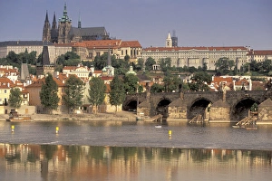 Images Dated 28th January 2004: Europe, Czech Republic, Cent. Bohemia, Prague (Praha) St. Nicholas Church, Charles Bridge
