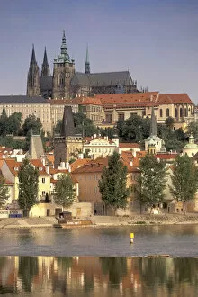 Images Dated 28th January 2004: Europe, Czech Republic, Cent. Bohemia, Prague (Praha) St. Nicholas Church, Charles Bridge