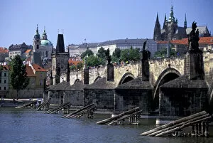 Images Dated 28th January 2004: Europe, Czech Republic, Cent. Bohemia, Prague (Praha) Charles Bridge and Prague
