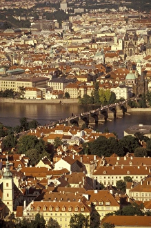 Images Dated 28th January 2004: Europe, Czech Republic, Cent. Bohemia, Prague (Praha) Charles Bridge and Old Town
