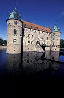Images Dated 5th October 2004: Europe, Denmark, Fyn. Egeskov Castle