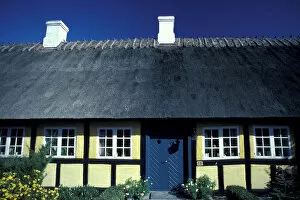 Images Dated 5th October 2004: Europe, Denmark, Fyn Island. Tsinge cottage, half-timbered cottage with thatched roof