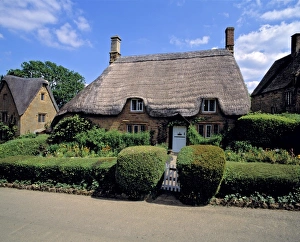 Cottage Prints: Europe, England, Great Tew. The village of Great Tew, in the Cotswolds in England