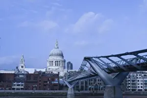 Images Dated 11th January 2007: Europe, ENGLAND-London: Southwark / Bankside- Millennium Bridge & St. Paul s