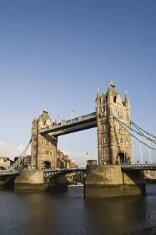 Images Dated 11th January 2007: Europe, ENGLAND, London: Tower Bridge / Late Afternoon