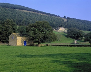 North Yorkshire Prints: Europe, England, Pateley Bridge. Pateley Bridge is centered in the green hills of