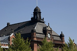 Images Dated 19th August 2006: Europe, Finland, Helsinki. View of sturdy building. Credit as: Nancy & Steve Ross