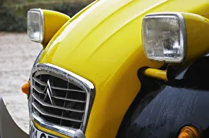 <b class=qtipBold><figcaption>Europe, France</figcaption></b><br>An old black and yellow Citroen 2CV 2 CV, detail of the front headlight Domaine la Tourade, Andre Richard, Gigondas, Vacqueyras, Vaucluse, Provence, France, Europe Europe, France