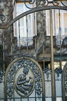 Images Dated 8th February 2005: Europe, France, Burgundy, Cote D Or-DIJON: Decorative Gate