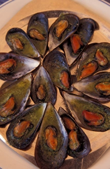 Images Dated 27th September 2005: Europe, France, Cassis, black mussels dish