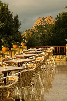 Images Dated 28th April 2006: Europe, France, Corsica, Piana. Elegant outdoor dining option at Hotel des Roches Rouges