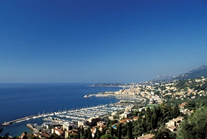 Images Dated 10th April 2006: Europe, France, Cote D Azur, Menton. Town view