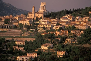 Images Dated 31st May 2005: Europe, France, Cote D Azure, La Turbe. Town view with Trophee des Alps, built