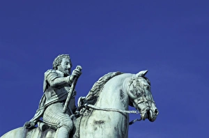 Images Dated 13th July 2004: Europe, France, Paris. Ile de la Cite. Statue of King Henri IV