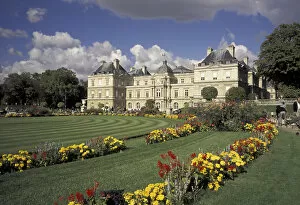 Europe, France, Paris Luxembourg Garden; Palais du Luxembourg