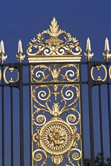 Images Dated 28th July 2004: Europe, France, Paris. Place de la Concorde, Wrought iron fence. Tuileries garden