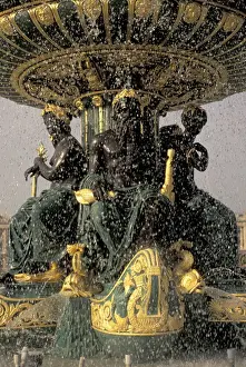 Images Dated 28th July 2004: Europe, France, Paris. Place de la Concorde, fountain