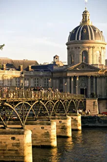 Images Dated 1st December 2005: Europe, France, Paris. Pont des Arts and Institute de France