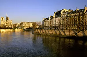 Images Dated 1st December 2005: Europe, France, Paris. Sunset on the Seine with Notre Dame in background