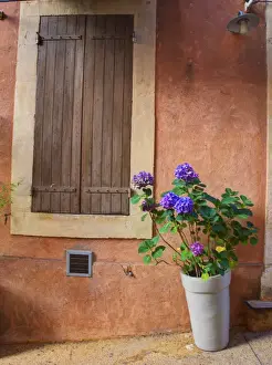 Images Dated 12th July 2014: Europe; France; Provence; Roussillion; Town scenes of colorful French Hillside town