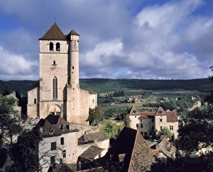 Europe, France, St. Cirq Lapopie. The medieval village of St. Cirq Lapopie sits above