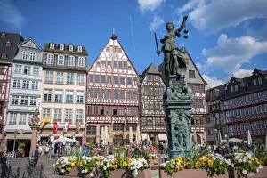 Images Dated 16th May 2010: Europe, Germany, Hessen, Frankfurt, WeihnachtsmarktaA, old city center market, fountain