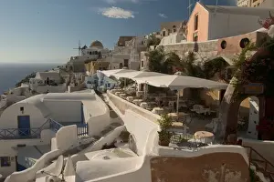 Images Dated 29th June 2005: Europe, Greece, Cyclades, Santorini: Oia restaurant with view of the sunset