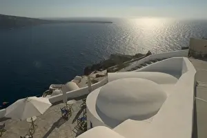 Images Dated 29th June 2005: Europe, Greece, Cyclades, Santorini: Sunset from the clifftop village of Oia