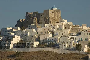 Images Dated 15th June 2005: Europe, Greece, Dodecanese Islands, Astypalea: Quirini-built fort atop the Hora