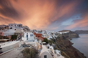 Images Dated 22nd May 2010: Europe, Greece, Greek Island, Santorini, Oia, Sunset with colorful lite clouds over
