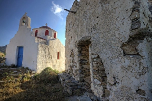 Images Dated 25th May 2010: Europe, Greece, Greek Isles, Mykonos, Old building and Chapel in central island location