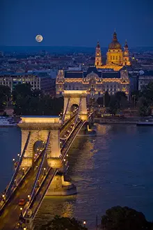 Europe, Hungary, Budapest. Chain Bridge over the River Danube. Credit as: Jim Zuckerman