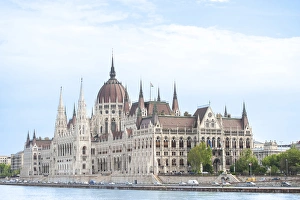 Images Dated 25th May 2010: Europe, Hungary, Budapest, Parliament building, Danube River