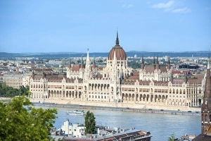 Images Dated 25th May 2010: Europe, Hungary, Budapest, Parliament building, Danube River