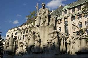 Images Dated 3rd May 2009: Europe, Hungary, Budapest, Pest, VoAroAsmarty Square, statue of VoAroAsmarty