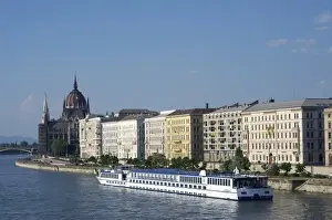 Europe, Hungary, Budapest, riverboat on Daunube River, view of Pest