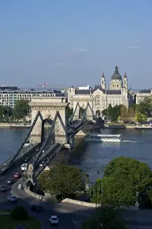 Europe, Hungary, Budapest, Szechenyi Lanchid Chain Bridge, Danube River