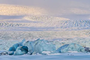 Images Dated 13th March 2015: Europe, Iceland, Southwest Iceland, Skaftafell National Park, Vatnajokull Glacier