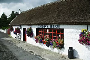 Images Dated 17th September 2007: Europe, Ireland, Carrick-on-Shannon. Exterior of Andersons Thatch pub. Credit as