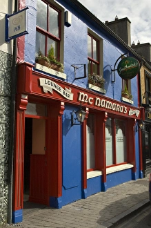 Europe, Ireland, County Mayo, Louisburgh. Traditional Irish pub. Credit as: Wendy