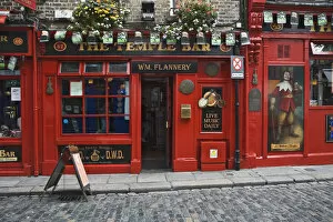 Images Dated 8th September 2007: Europe, Ireland, Dublin. Exterior of popular Temple Bar in the Temple Bar district