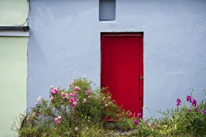 Images Dated 9th August 2021: Europe, Ireland, Eyeries. Exterior of weathered house