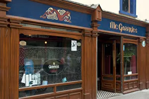 Europe, Ireland, Sligo. Front of traditional Irish pub. Credit as: Wendy Kaveney
