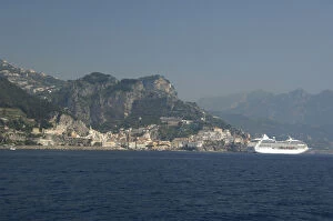 Images Dated 27th June 2007: Europe, Italy, Amalfi Coast, Bay of Salerno, Amalfi. Oceania cruise ship, Regatta